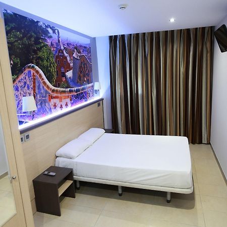 ברצלונה Hostal Las Flores Ramblas מראה חיצוני תמונה