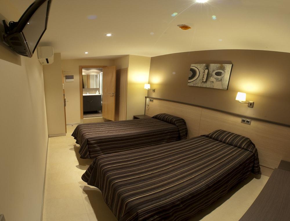 ברצלונה Hostal Las Flores Ramblas מראה חיצוני תמונה