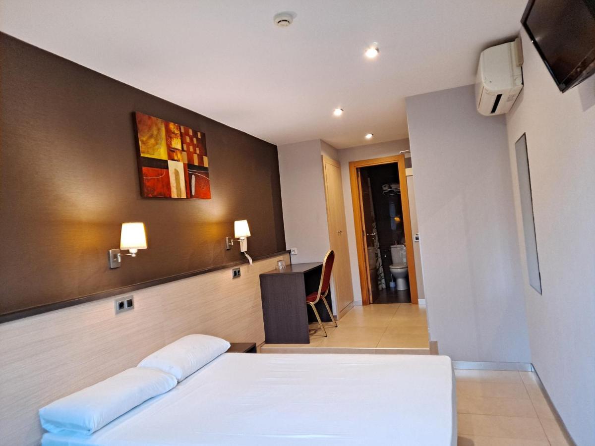 ברצלונה Hostal Las Flores Ramblas מראה חיצוני תמונה