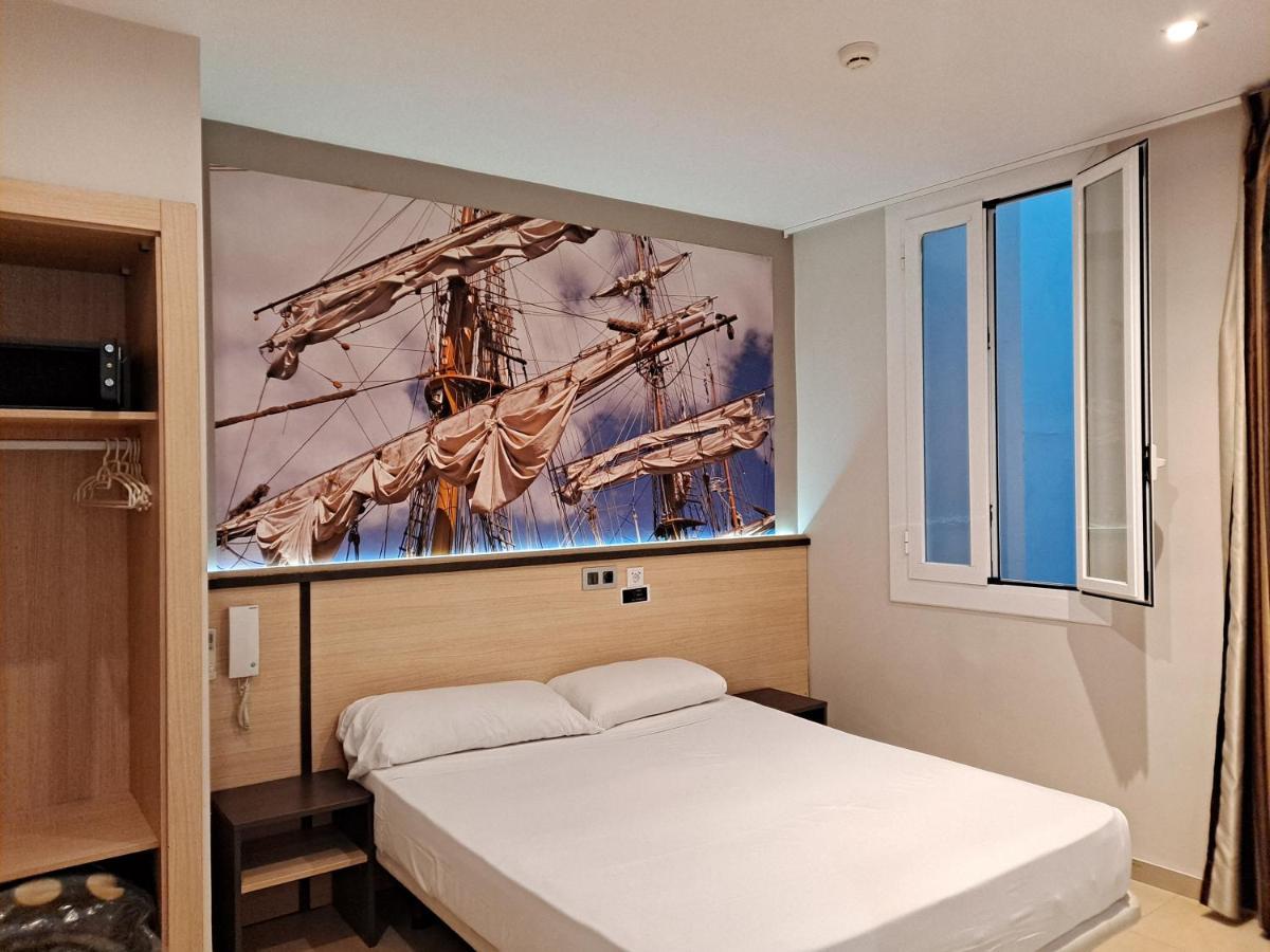 ברצלונה Hostal Las Flores Ramblas מראה חיצוני תמונה