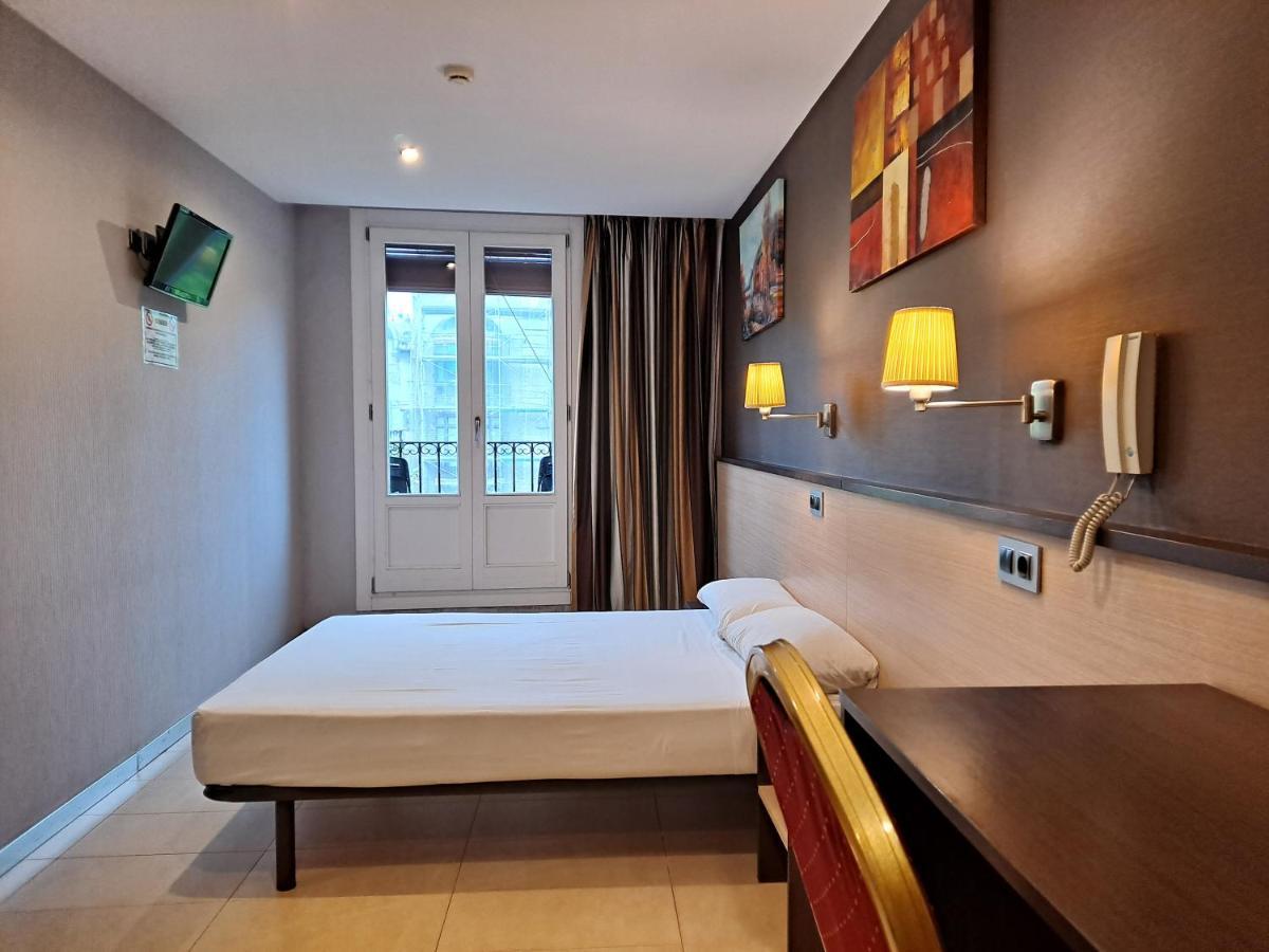 ברצלונה Hostal Las Flores Ramblas מראה חיצוני תמונה