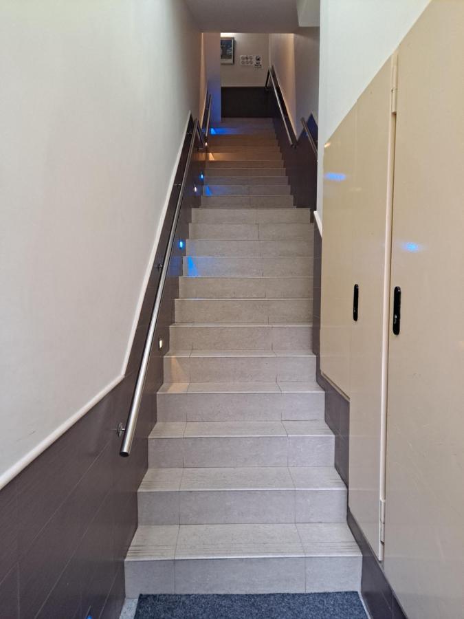 ברצלונה Hostal Las Flores Ramblas מראה חיצוני תמונה