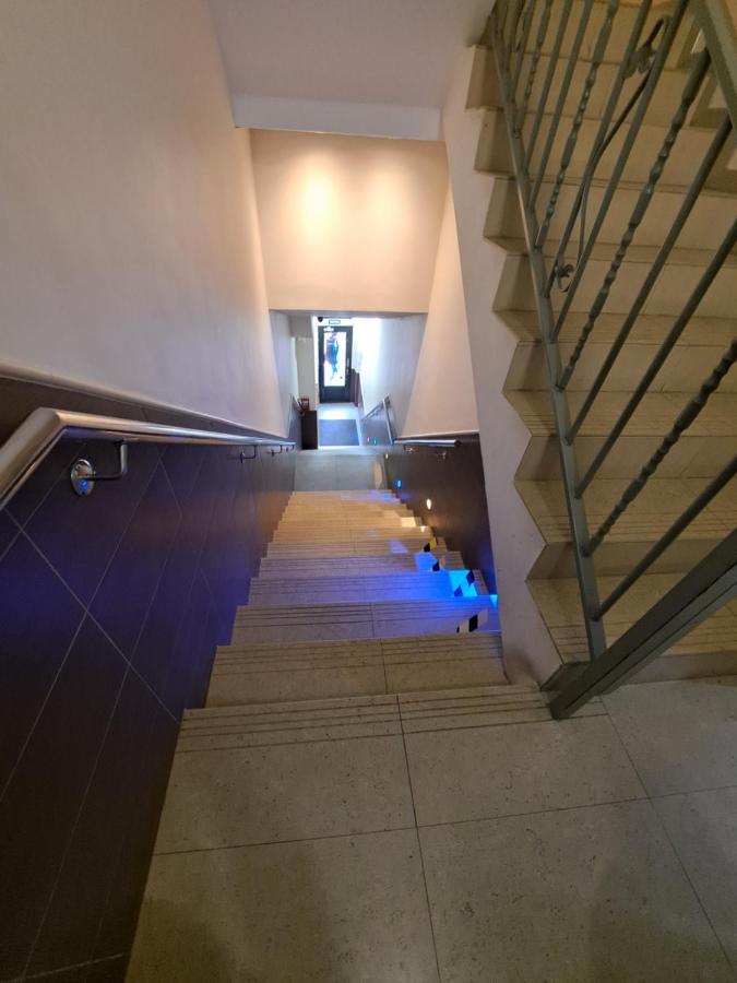 ברצלונה Hostal Las Flores Ramblas מראה חיצוני תמונה