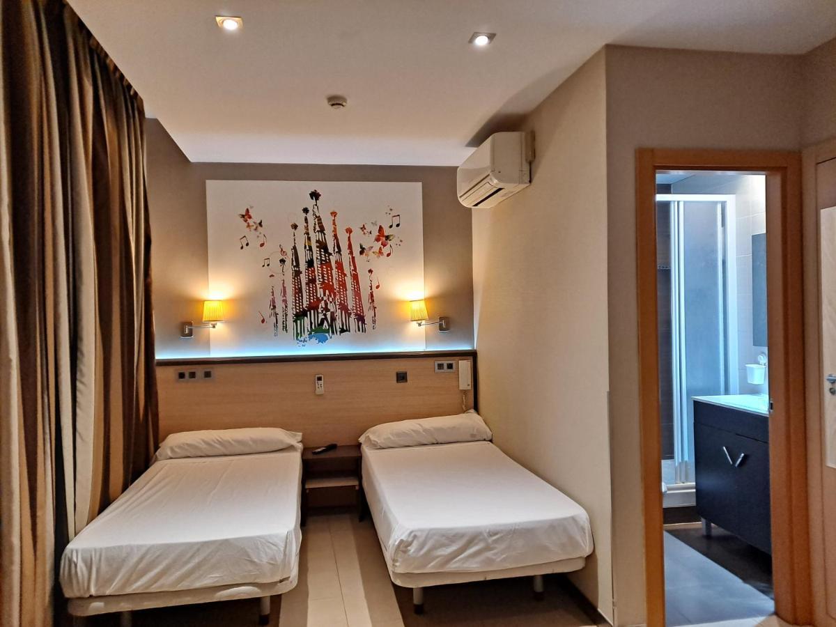 ברצלונה Hostal Las Flores Ramblas מראה חיצוני תמונה