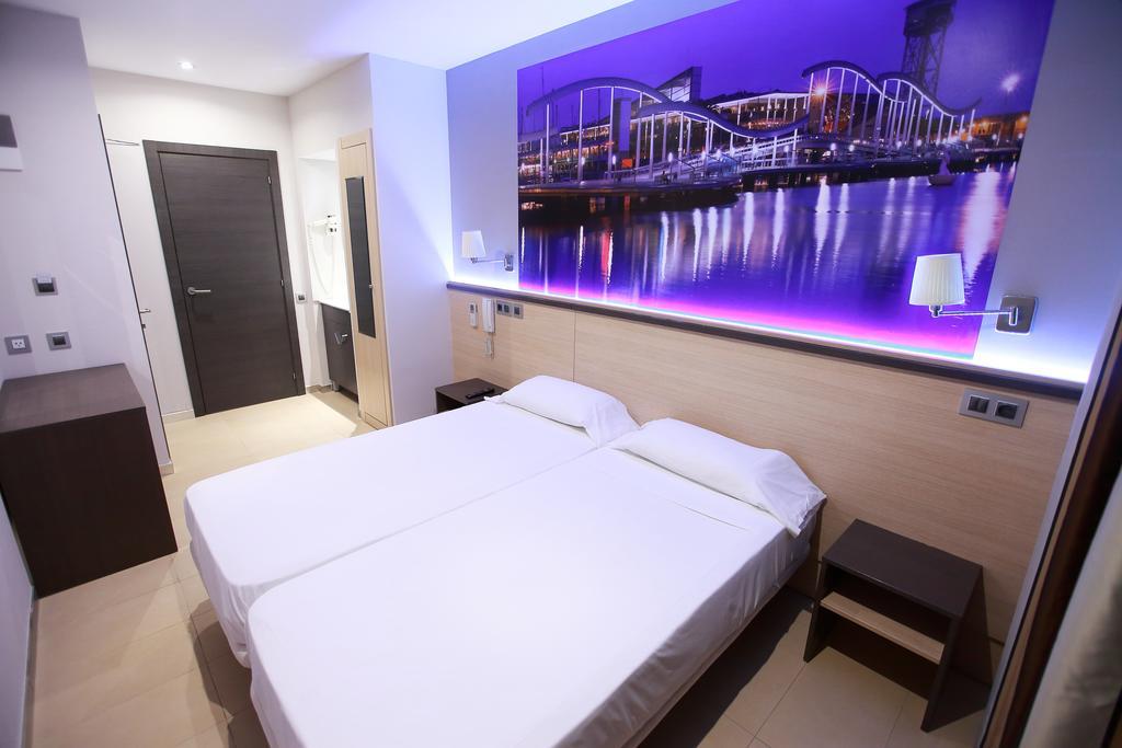 ברצלונה Hostal Las Flores Ramblas מראה חיצוני תמונה