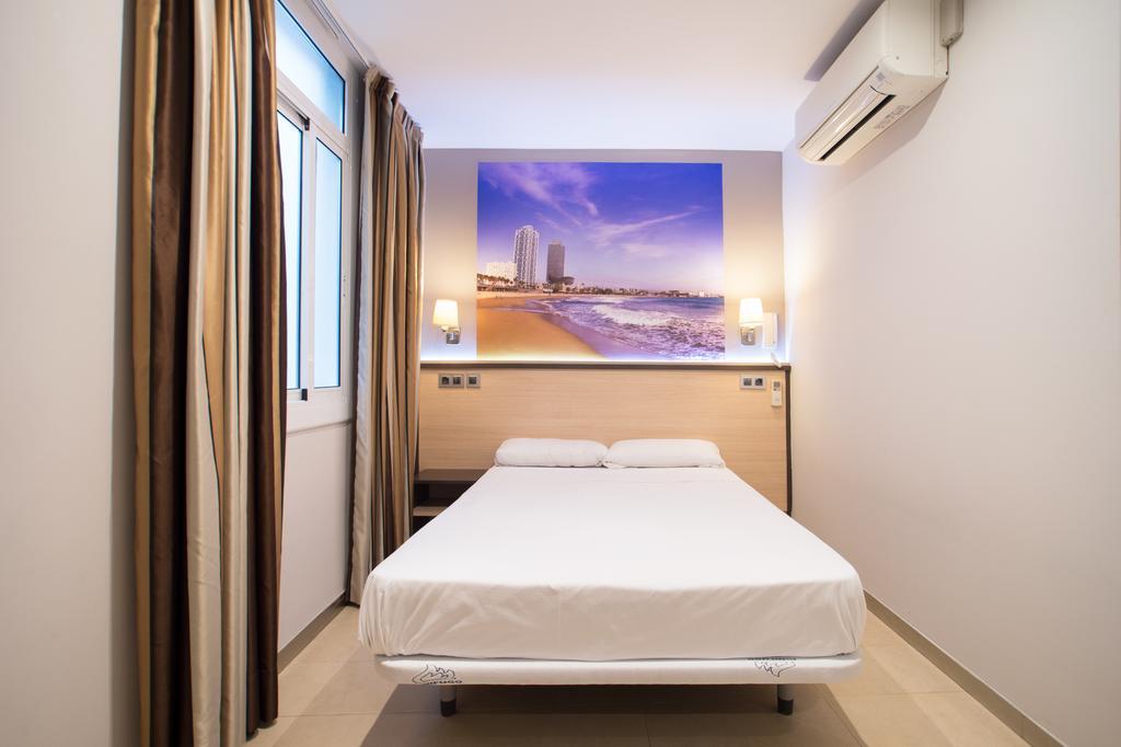 ברצלונה Hostal Las Flores Ramblas מראה חיצוני תמונה