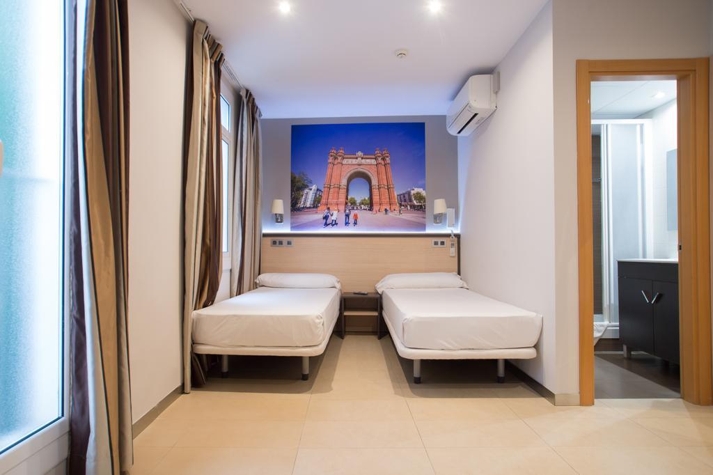 ברצלונה Hostal Las Flores Ramblas מראה חיצוני תמונה