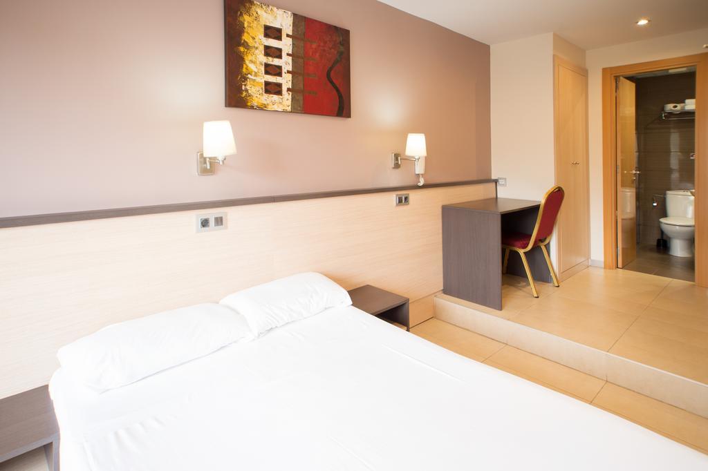 ברצלונה Hostal Las Flores Ramblas מראה חיצוני תמונה