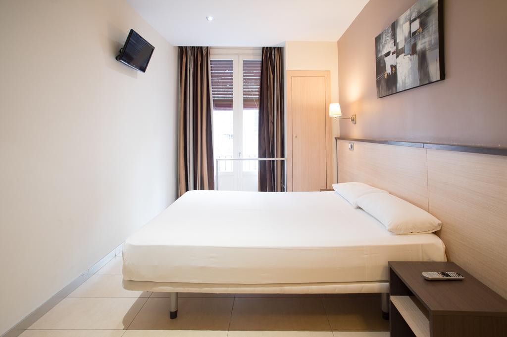 ברצלונה Hostal Las Flores Ramblas מראה חיצוני תמונה