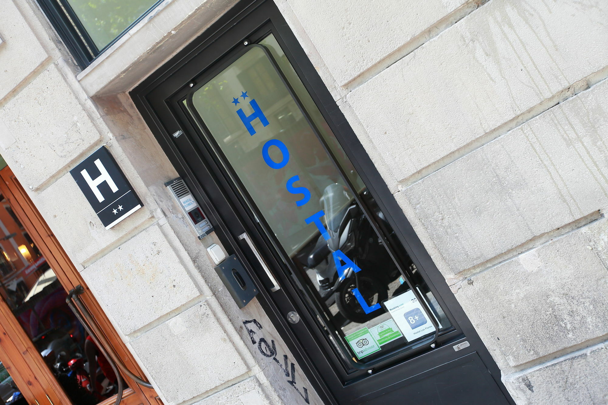 ברצלונה Hostal Las Flores Ramblas מראה חיצוני תמונה